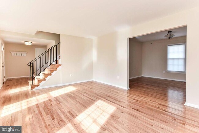 Building Photo - 9766 Oleander Ave
