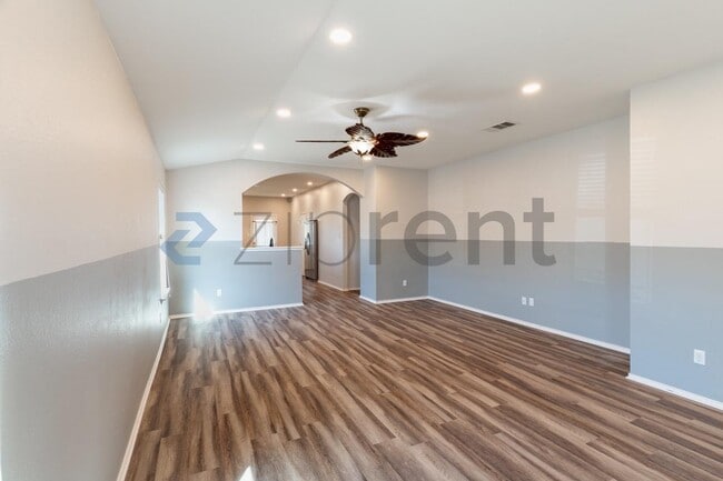 Building Photo - Unit
