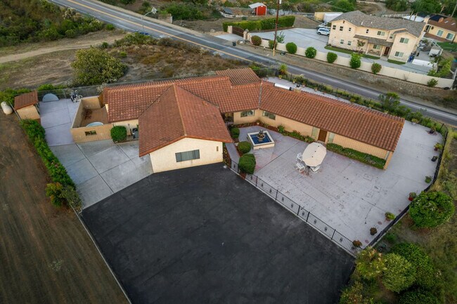 Foto del edificio - 14552 Skyline Truck Trail