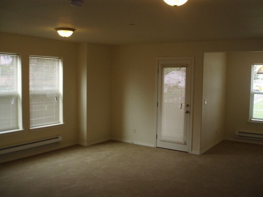 Building Photo - GROUND FLOOR 2 BEDROOM UNIT