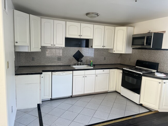 Kitchen - 6500 Woodley Ave