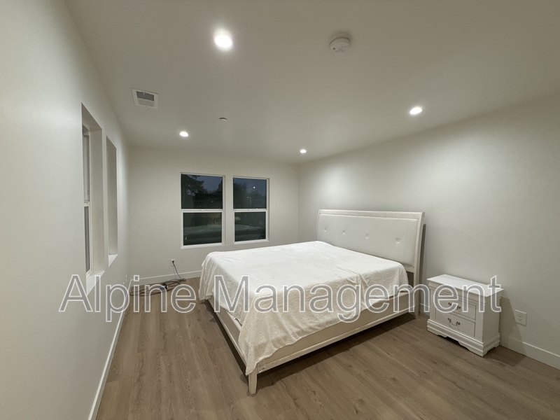 Foto principal - 1089 D St