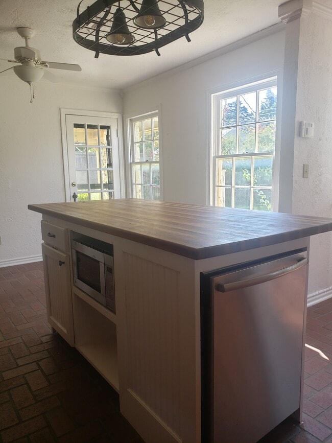 Foto del edificio - 612 NW 36th Terrace