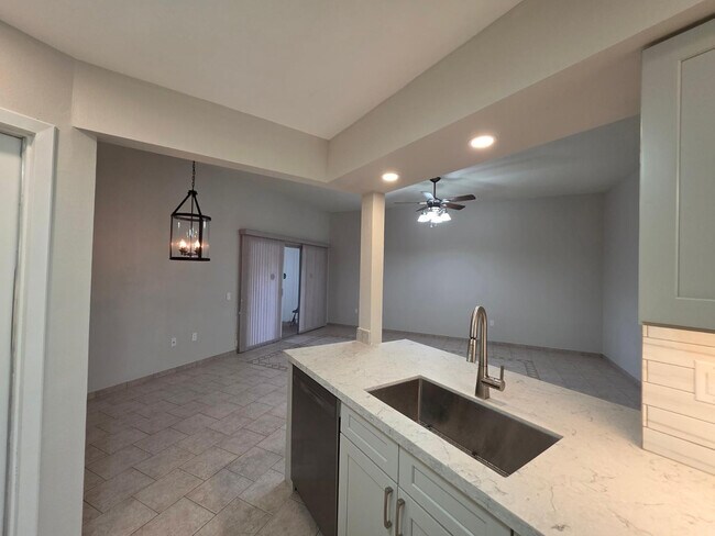 Foto del edificio - 16863 N 103rd Ave