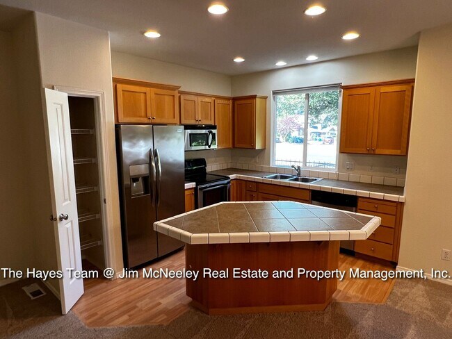 Building Photo - 3 br, 2.5 bath House - 1121 NE Spruce Ct.