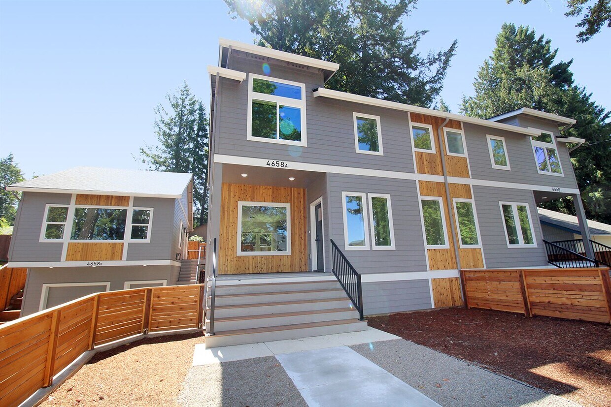 Foto principal - 4658 SW Fairvale Ct