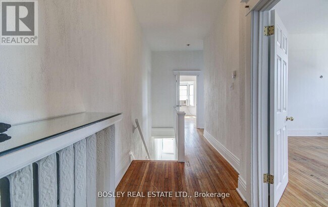 Photo du bâtiment - 720 College St