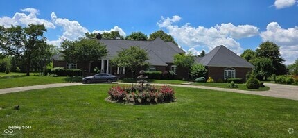 Building Photo - 9628 Summerlakes Dr
