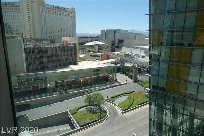 Building Photo - 3722 S Las Vegas Blvd