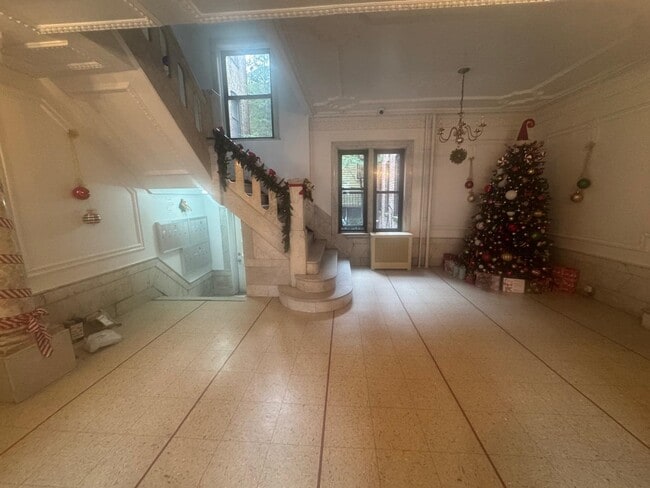 Foto del edificio - 35-39-39 Fulton St