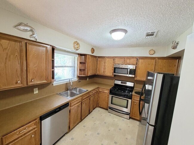 Building Photo - 12306 Split Rail Pkwy