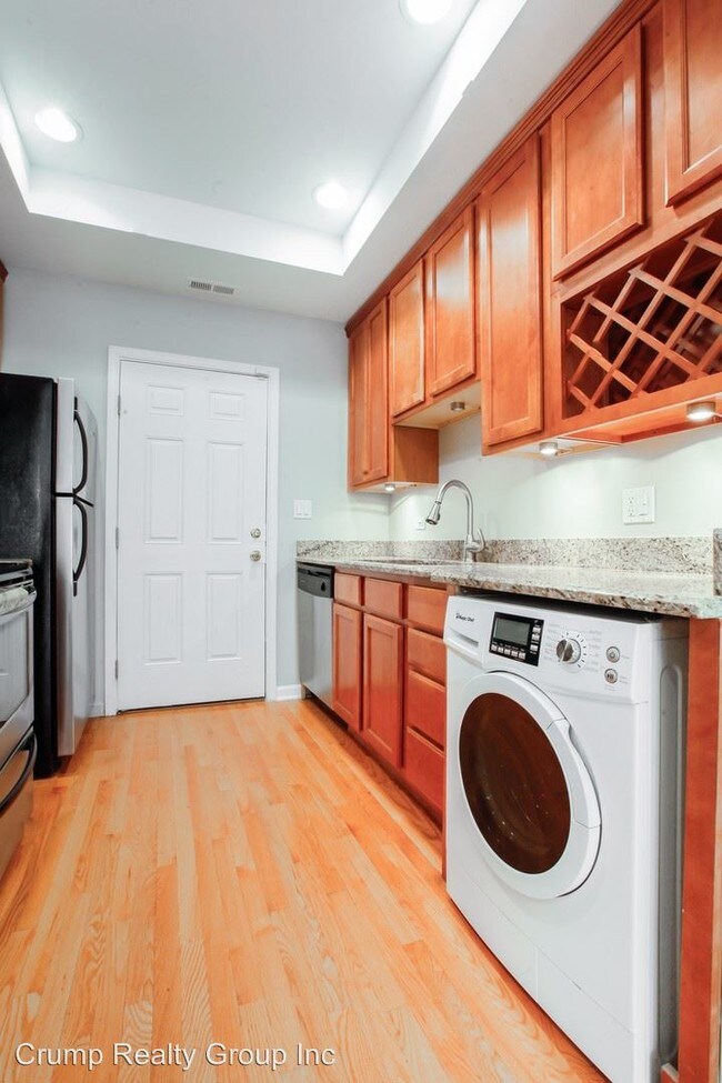 Building Photo - 2 br, 1 bath House - 2400 E 74th St #1 1