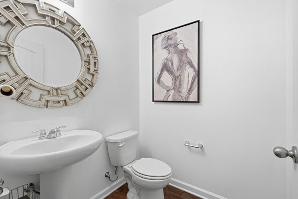 Foto del edificio - 4599 Woodford Cir