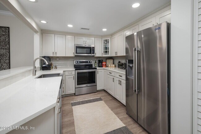 Foto del edificio - 3106 Harbor Dr