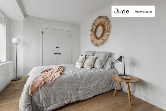 Building Photo - Modern ROOM at The Heritage House