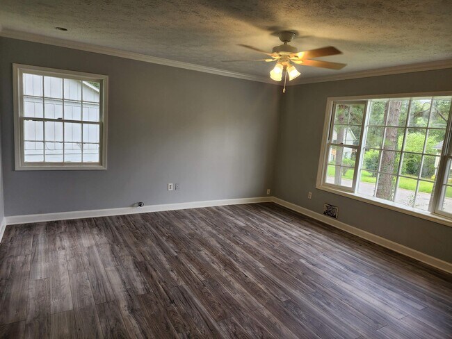 Building Photo - 6419 Valley Dale Dr