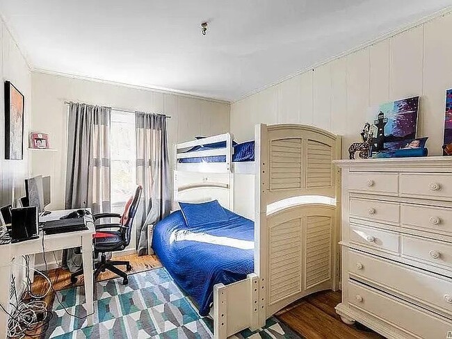 Building Photo - 57-75-75 Cloverdale Blvd