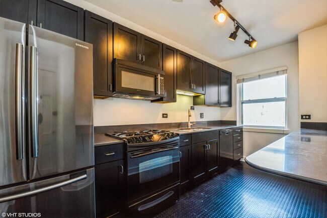 Foto del edificio - 4300 N Marine Dr