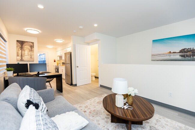 Espace de vie et demi-salle de bain - Templeton Townhomes