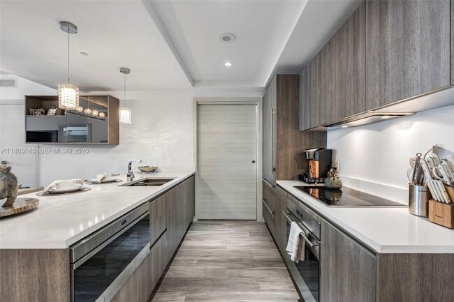 Building Photo - 801 S Miami Ave