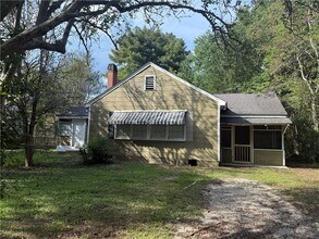 Building Photo - 3062 Fendley Ave
