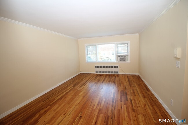 Building Photo - 244 Glenbrook Rd