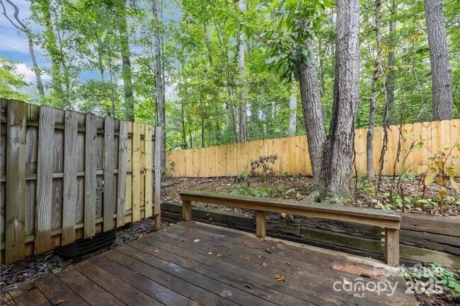 Foto del edificio - 6 Azalea Rd