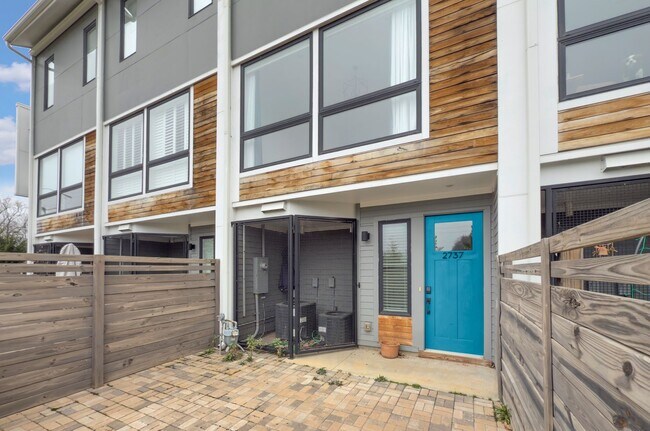 Foto del edificio - 2737 Shenandoah Ave