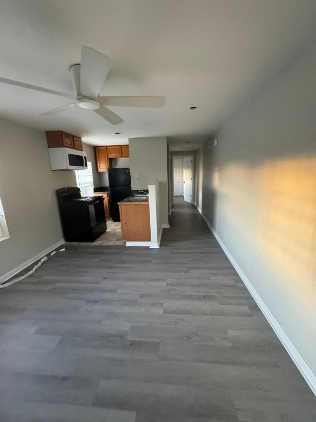 Avenida 1002 E-4 - 1002 Avenue E