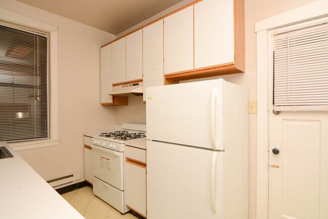 Building Photo - 1312 Oak Ave