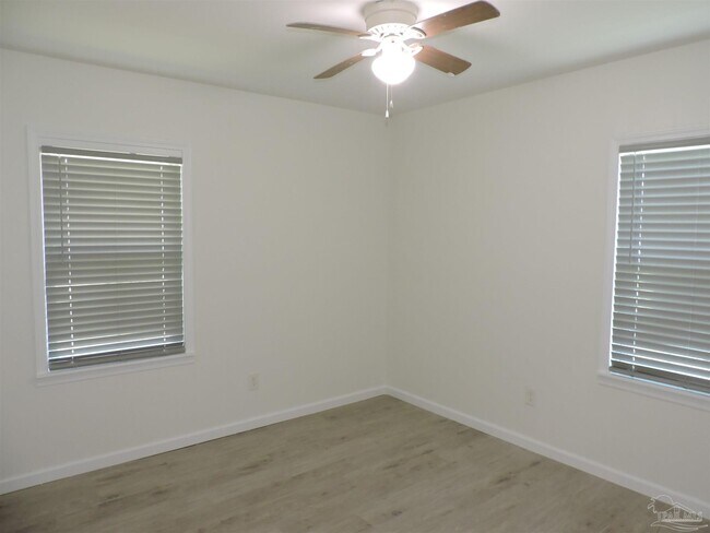 Foto del edificio - 2114 Eliasberg St