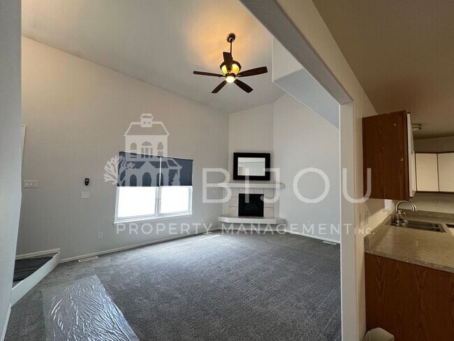 Building Photo - 6533 Foxdale Cir