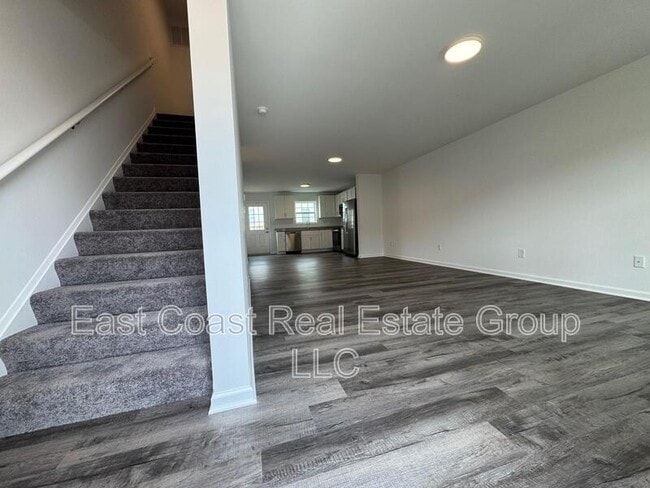 Building Photo - 11 Snowdrop Ct