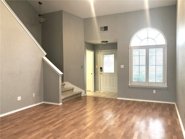 Foto del edificio - 7521 Peabody Dr