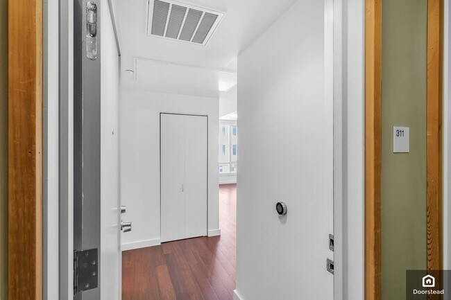 Building Photo - 555 Innes Ave