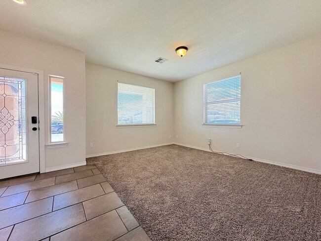 Foto del edificio - East El Paso 4 bed Refrig A/C with Solar!