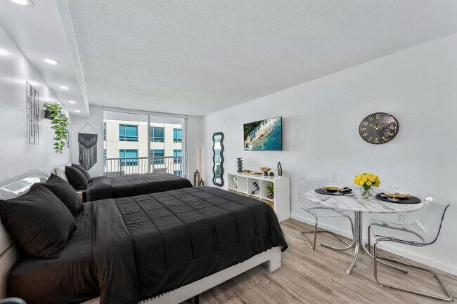 Foto del edificio - 1 SE 12th St