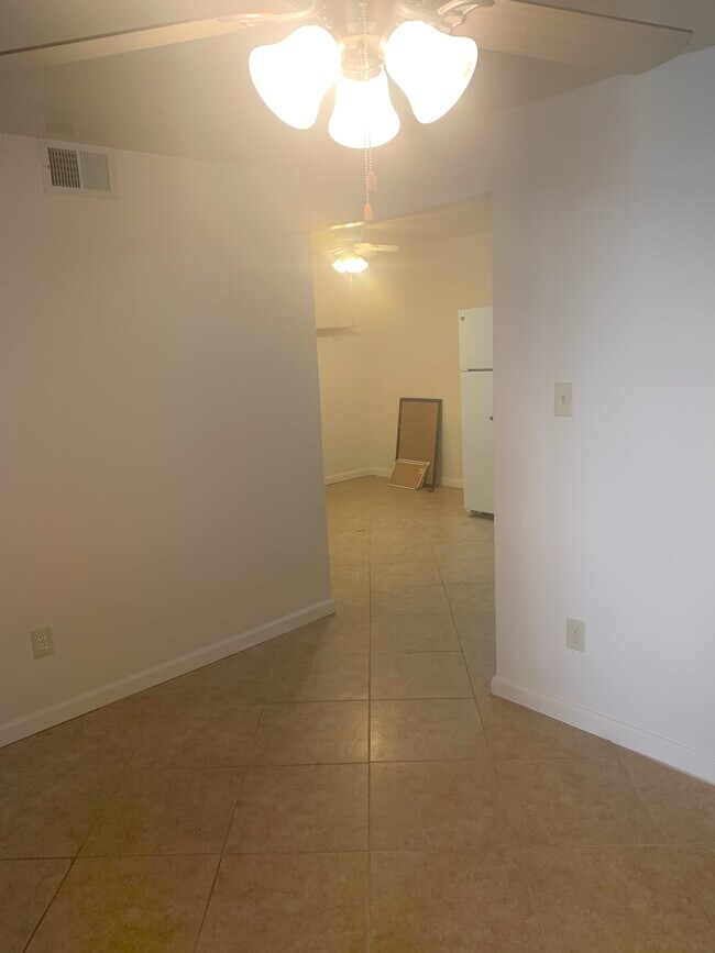 Separate dining area - 3339 Huntley Square Dr