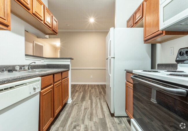 Kitchen - Fairlake Cove Apartment Homes