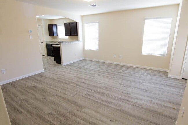 Building Photo - 320 Upper Creek Dr