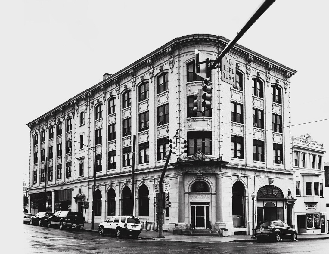 24 E 3rd St Unit 202, Mount Carmel, PA 17851 Room for Rent in Mount