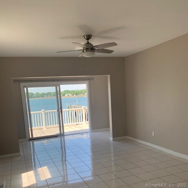 Foto del edificio - 144 Cove St