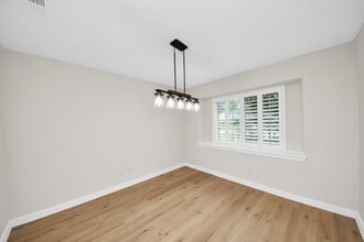 Building Photo - 25511 Many Oak Dr
