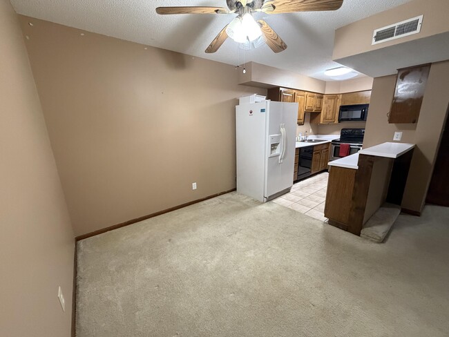 Building Photo - 2009 Waterfront Dr N