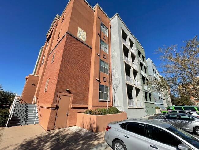 Foto del edificio - Coming Soon-2 Bedroom Unit in Manhattan Guard Gated Community!