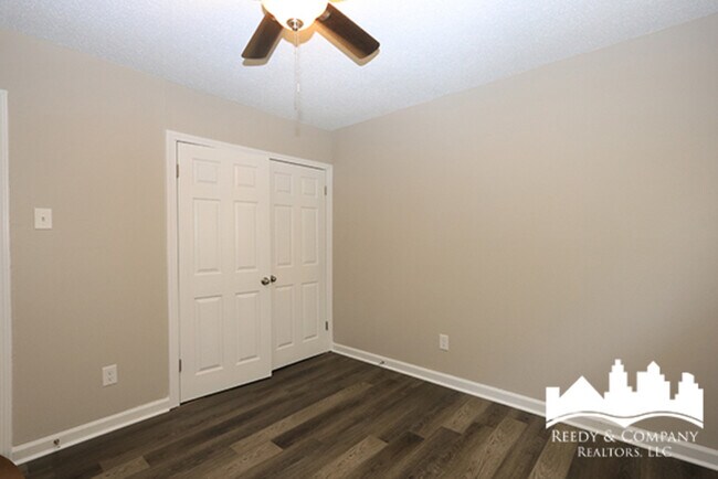 Foto del edificio - 223 Charter Ave
