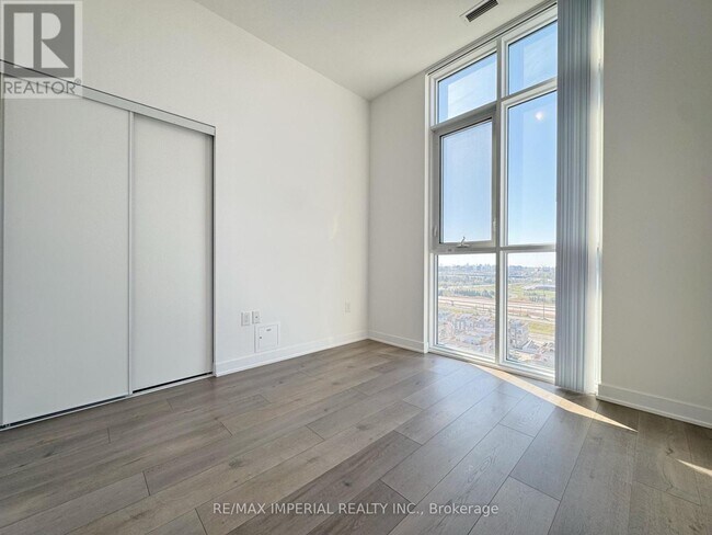 Photo du bâtiment - 10 Honeycrisp Cres