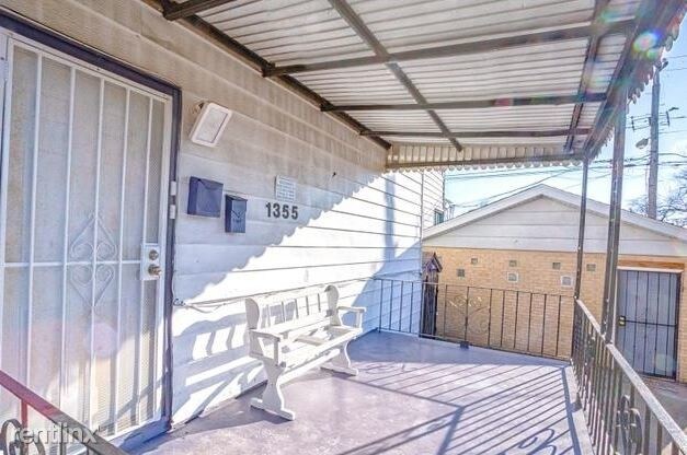 Building Photo - 4 br, 1 bath Apartment - 1355 W 110th Pl