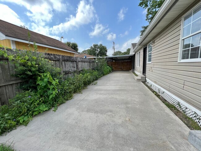 Foto del edificio - 1105 Johnson Ave