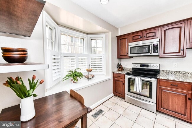 Building Photo - 4402 Westover Pl NW